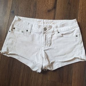 American eagle white jean shorts size 4